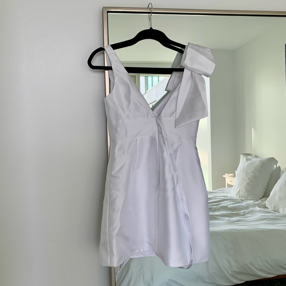 Dessy Collection White Mini Dress with Shoulder Bow NWT Size 0 - Picture 4 of 7